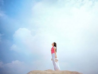 伤感爱情心情短语:我们的爱,像得了重感冒,让人疲惫